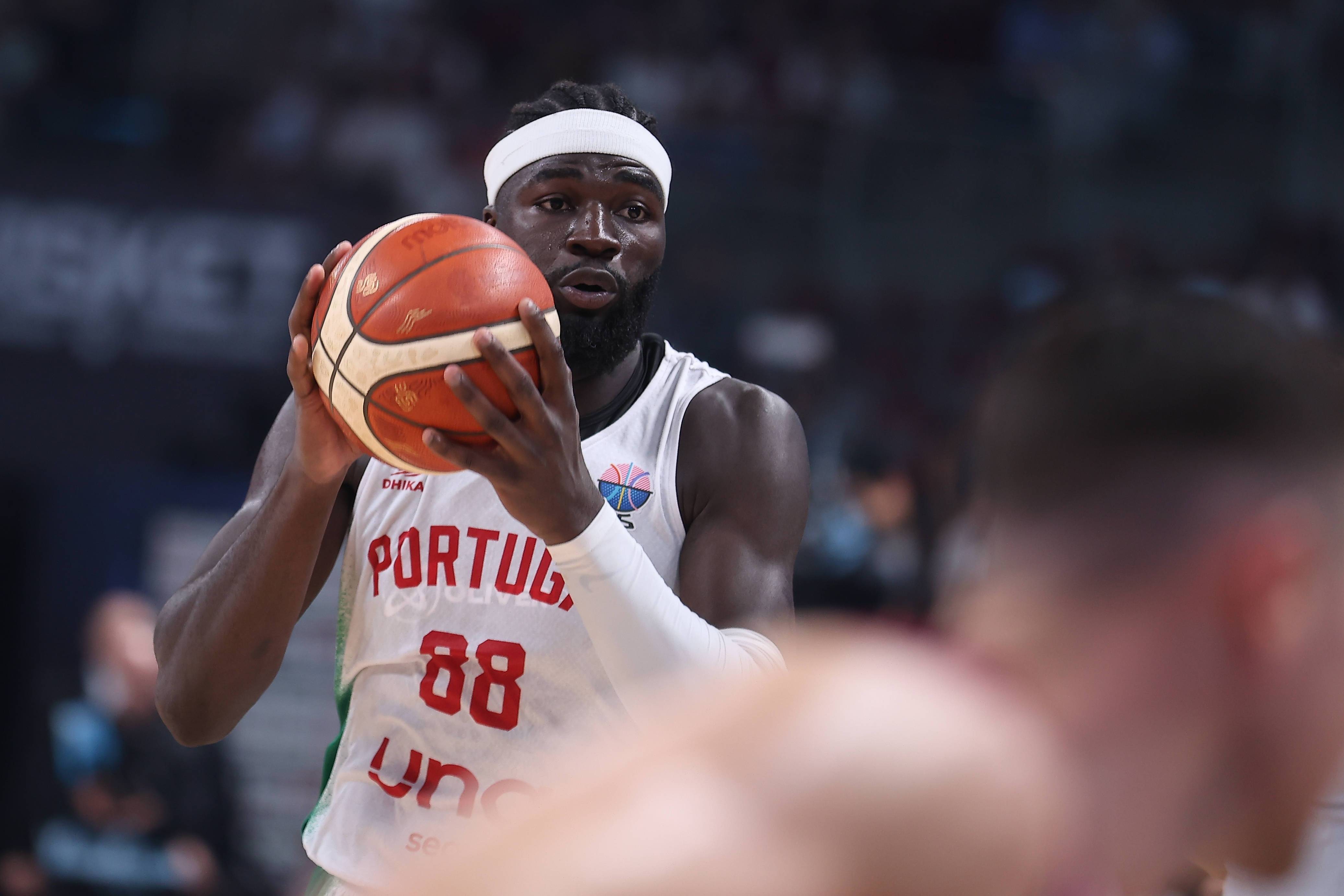 今晨波士顿凯尔特人调整名单以备CBA常规赛，止住颓势环节打磨，气氛紧张，纪律约束更严格的简单介绍